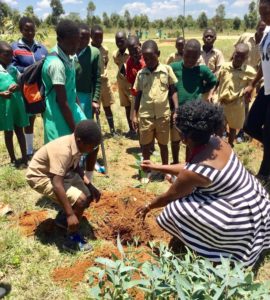 Dr. Molly Madziva teaches students in Zimbabwe about sustainability